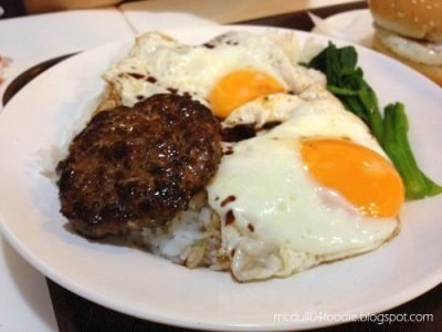 洋蔥汁漢堡牛排配煎蛋及飯