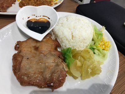 比吉地豬扒配飯菜